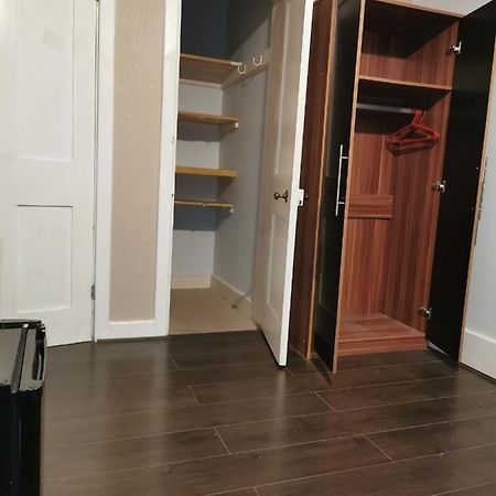 Neat Double Room Londres Exterior foto